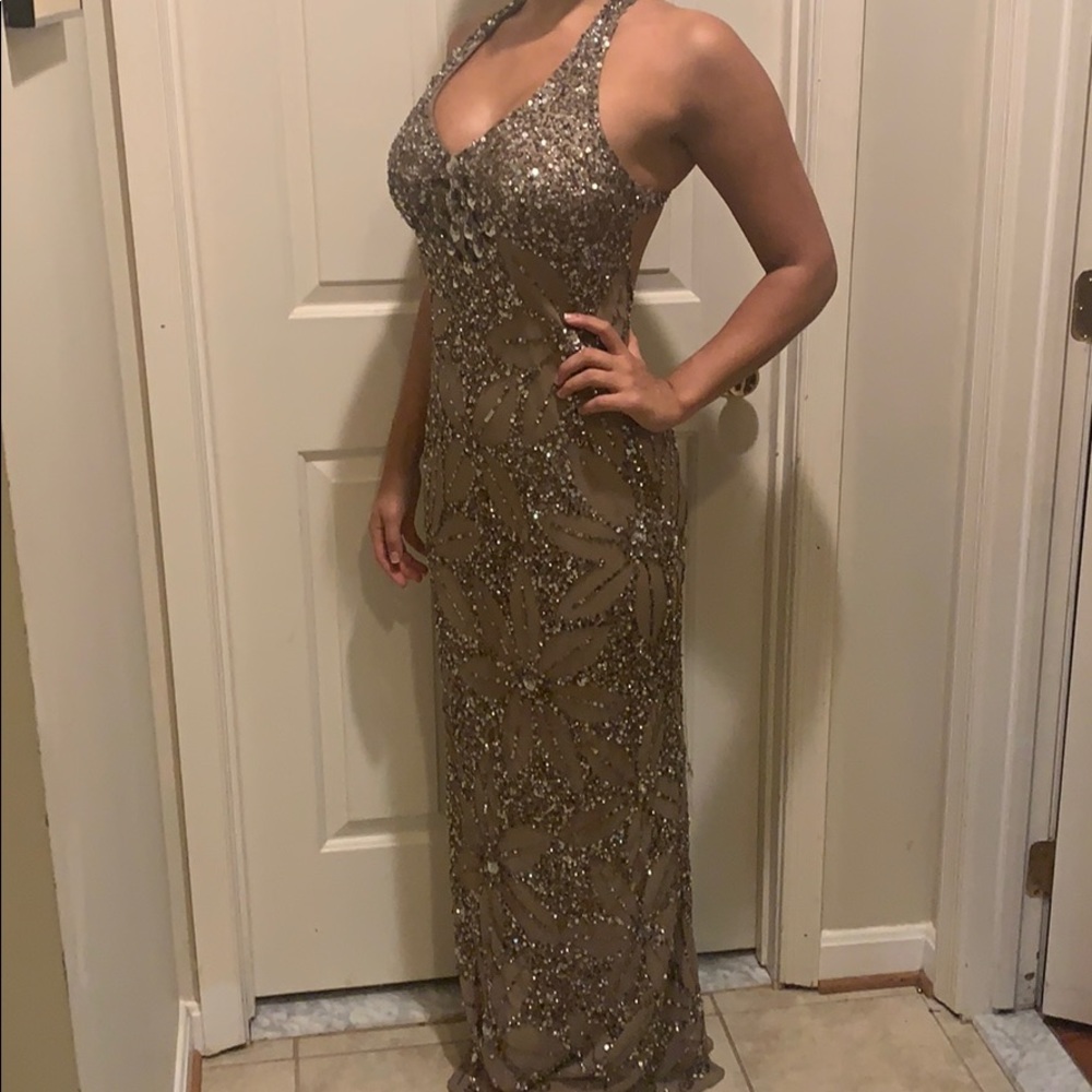 Adrianna Papell Live from the E! Red Carpet Gown